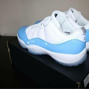 Jordan 11 Carolina low
